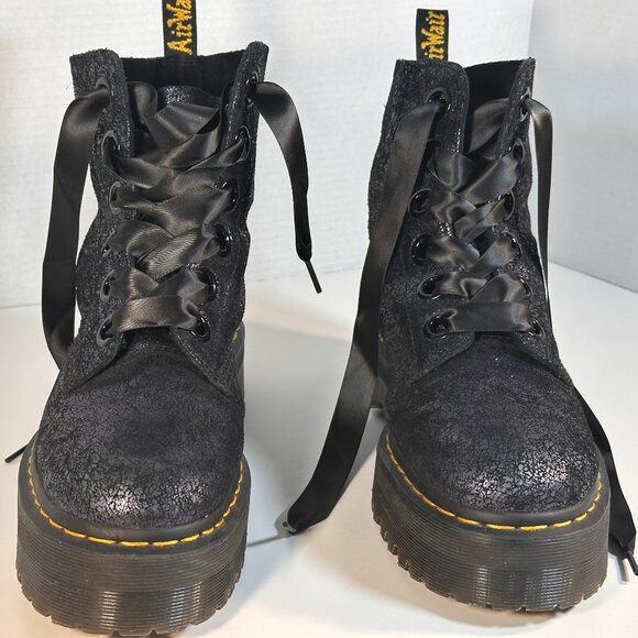 Ladies size 10 Dr Martens New Platform Molly Boots - Picture 1 of 15